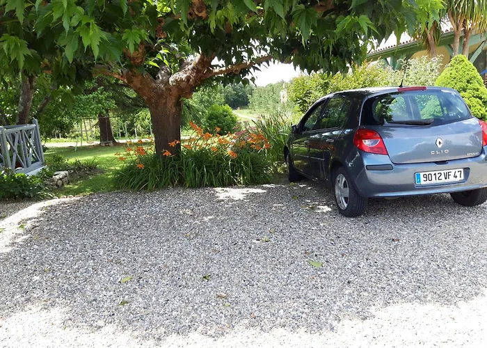 Le Madaillan 住宿加早餐酒店 Roumagne